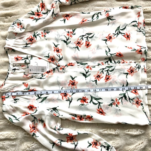 NEW Joie Bolona Silk Top in Porcelain - Picture 5 of 7